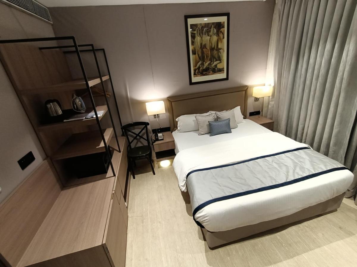 Hotel Highway Inn Andheri East Bombay Esterno foto