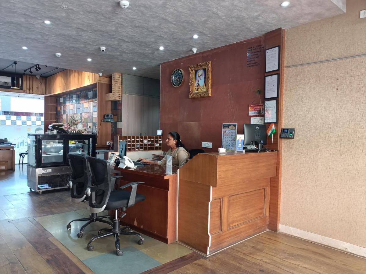 Hotel Highway Inn Andheri East Bombay Esterno foto